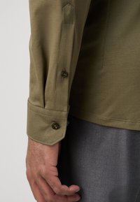 OLYMP No. Six Camicia - olive