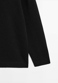 Massimo Dutti OVERSIZE CASHMERE V-NECK - Strickpullover - black