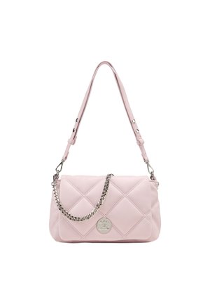 Borsa a tracolla trapuntata rosa in materiale sintetico, con una tracolla in catena argentata e hardware con logo circolare, dalla forma rettangolare e superficie liscia.