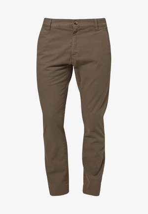 Pantalon chino marron slim-fit pour homme avec passants de ceinture, fermeture boutonnée à l’avant et poches latérales, vu de face.