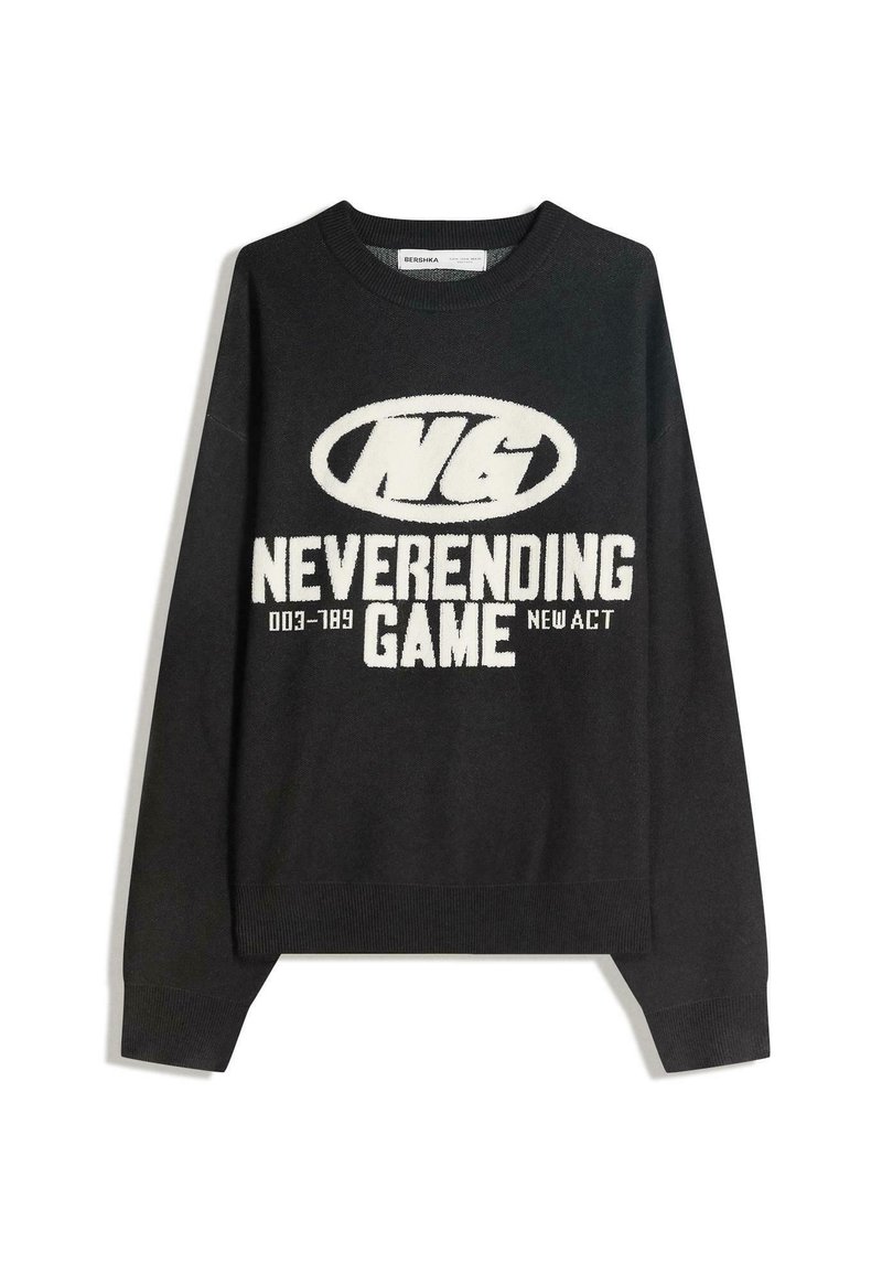 Felpa a maniche lunghe nera con collo rotondo, con il logo bianco "NG Neverending Game 003-789 New Act" sulla parte anteriore.