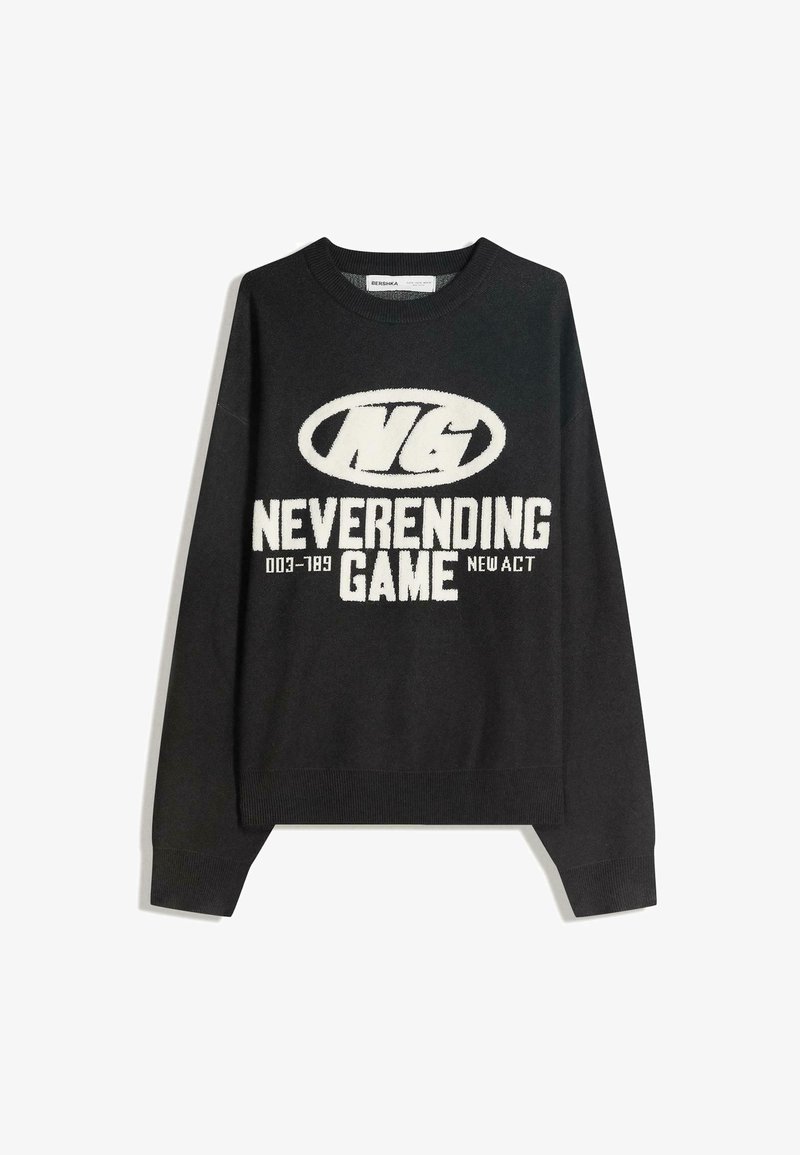 Felpa a maniche lunghe nera con collo rotondo, con il logo bianco "NG Neverending Game 003-789 New Act" sulla parte anteriore.