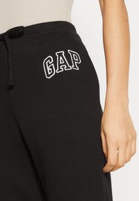 GAP HERITAGE JOGGER - Joggebukse - true black