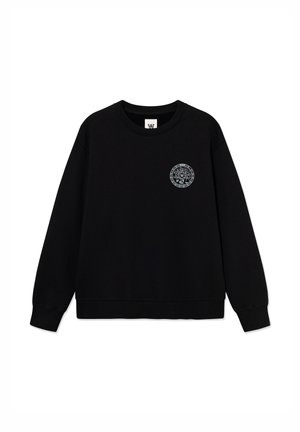 Black sweatshirt with ribbed cuffs and hem. Features a circular graphic design on the left chest. Made of soft fabric.