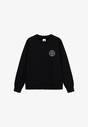 Hanorac negru cu manșete și tiv nervurate. Prezintă un design grafic circular pe partea stângă a pieptului. Confecționat dintr-un material moale.