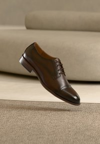 Sélectionné, dark brown