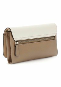 Rechteckige Geldbörse aus strukturiertem beige- und cremefarbenem synthetischem Material, mit einem Reißverschlussfach und einem Klappverschluss.