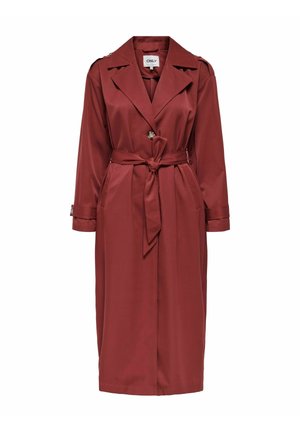 Trench-coat rouge en tissu lisse avec taille ceinturée, col à revers, fermeture à boutons et poches latérales. Manches longues avec poignets ajustables.