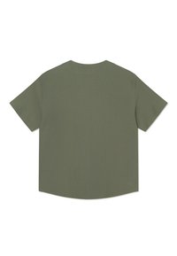 T-shirt a maniche corte, di colore verde oliva, realizzato in cotone morbido, con scollo rotondo e orlo dritto, leggermente più lungo sul retro.
