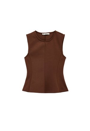 Brązowy dopasowany top bez rękawów z okrągłym dekoltem i centralnym przeszyciem, przedstawiony na płasko na białym tle.