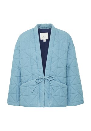 Giacca trapuntata in azzurro chiaro con interno blu navy, dotata di una cintura in vita e di un motivo triangolare sulla superficie.