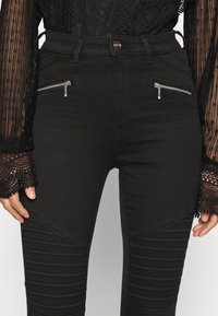 ONLY Petite ONLROYAL BIKER - Oprijete (skinny) kavbojke - black denim
