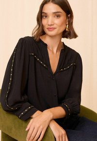 Love & Roses HARDWARE REGULAR FIT czarny