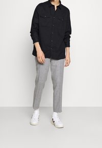 Solid Camisa - black