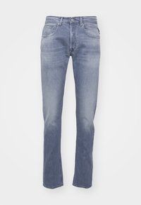 Jeans en denim bleu clair avec une coupe droite, cinq poches et un léger délavage. Comprend une fermeture à bouton classique et des passants de ceinture.