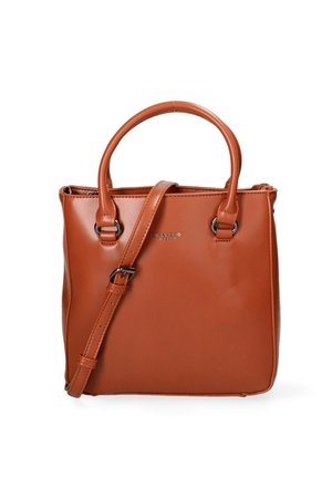Sac à main synthétique marron avec deux poignées, bandoulière réglable et amovible, et quincaillerie en argent. Texture lisse et design minimaliste.