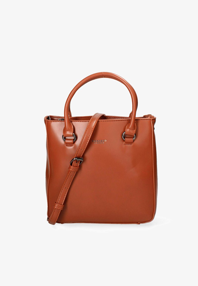Borsa a tracolla sintetica marrone con due manici, tracolla removibile e hardware argentato. Texture liscia e design minimalista.