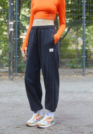 FLIGHT PANT - Joggebukse - black