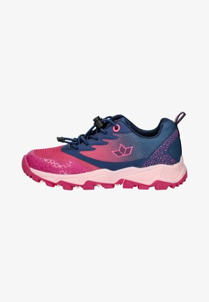 Trailrunning-Schuh in Pink und Marineblau mit strukturierter Sohle, Schnellverschluss-System und gebrandetem Seitenlogo.