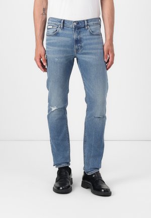 Lichtblauwe denim jeans met een rechte pijp, versleten accenten op de knieën en een klassieke vijf-pocket ontwerp. Strak aansluitend bij de taille.