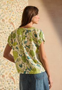 Next GATHERED SHORT SLEEVE TEXTURED BOXY REGULAR FIT - T-Shirt print - morris co ecru and green cray