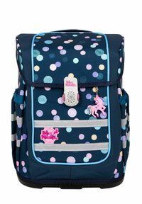 Sac à dos bleu marine avec des pois colorés. Il comprend un rabat de fermeture, des poches latérales et un charme de licorne rose. Rayures horizontales argentées.