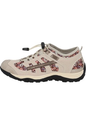 Chaussure de randonnée beige avec des accents floraux, panneaux latéraux gris, lacets élastiques et semelle en caoutchouc noir texturé. Présente un capuchon de protection renforcé.