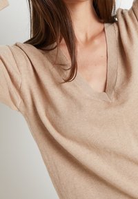 Lounge Nine Stickad tröja - light brown