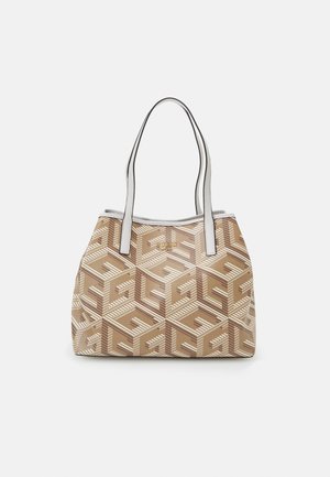 Borsa tote beige con un motivo geometrico in tonalità chiare e scure, dotata di manici bianchi e un accento in oro del logo. Realizzata in materiale resistente.