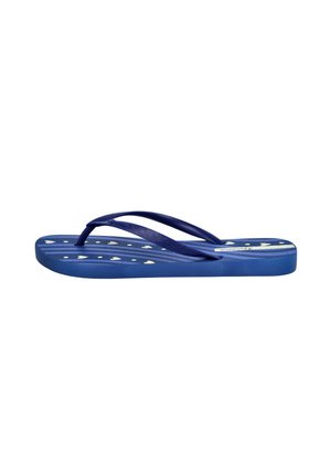 Chancla azul tipo flip-flop con tiras finas, decorada con pequeños corazones blancos y patrones de rayas en la suela.