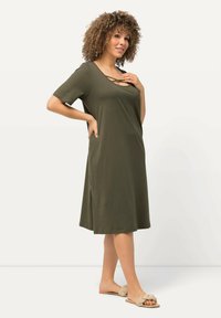 Ulla Popken STRAPPY CUTOUT - Jerseyklänning - loden green