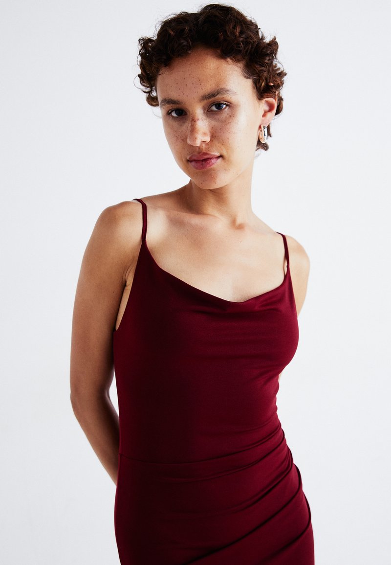 WAL G. - TASHA BACK MAXI DRESS - Maxikleid - cherry red, Vergrößern