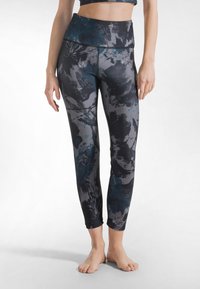 Leggings nere e grigie con stampa a schizzi e accenti turchesi, vita alta e design aderente ed elastico.