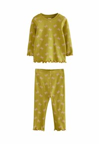 Grön bomullsnattset med långärmad topp och matchande leggings. Båda delarna har ett mönster av rosa rosetter och volangkanter.