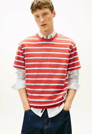 CREW NECK  - T-Shirt print - terracotta red stripe