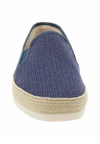 Scarpa slip-on in rete blu navy con superficie testurizzata, accenti laterali elastici e suola in giute intrecciata. Design minimalista con punta arrotondata.
