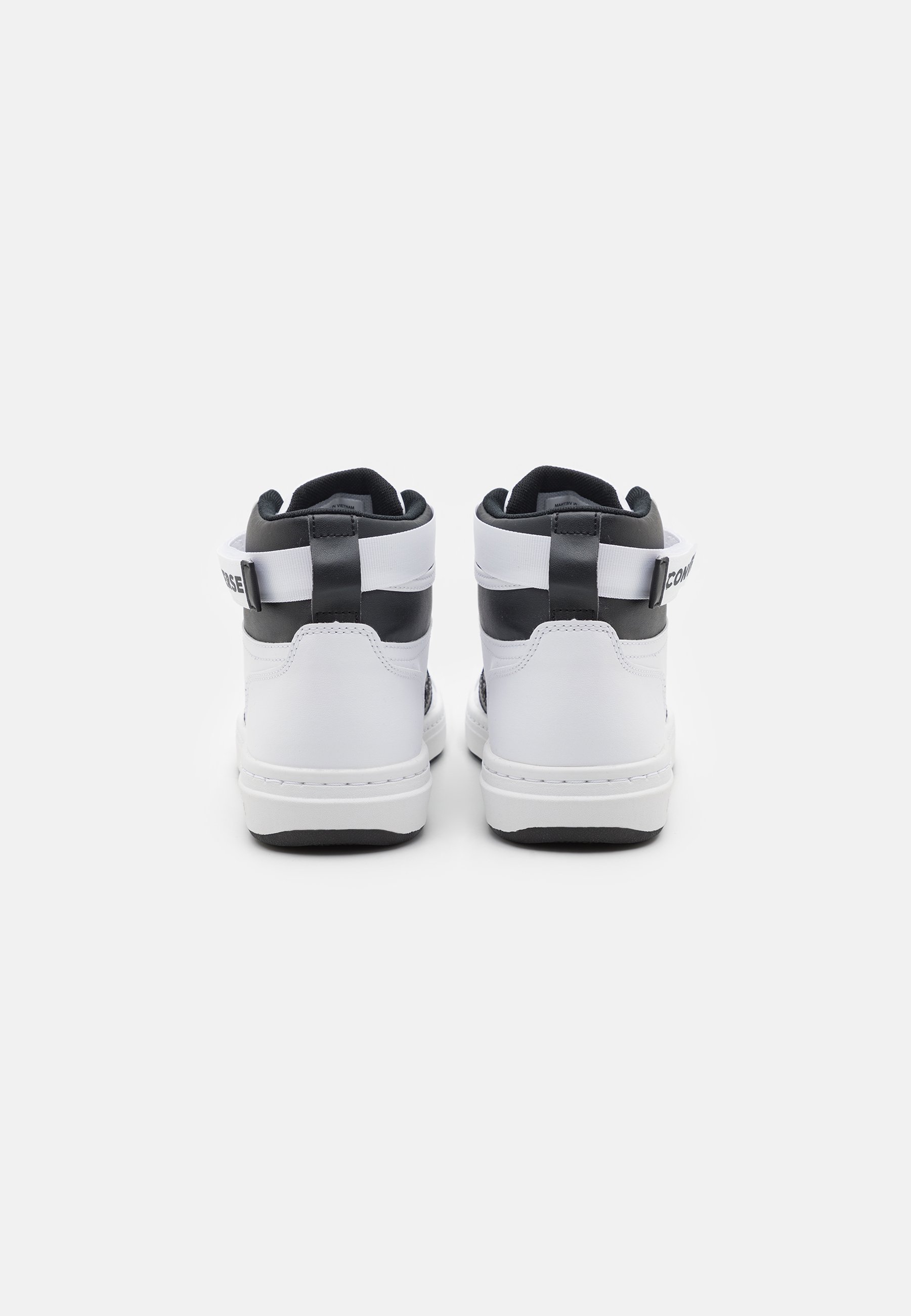 nike air jordan 1 nova trainers in white and black