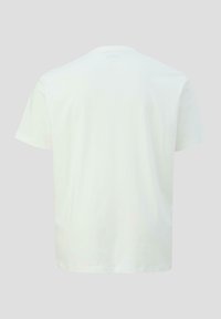 Biała bawełniana koszulka, krótki rękaw, okrągły dekolt, gładka tekstura, prosty design bez widocznych wzorów czy akcentów.