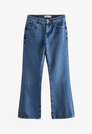 Jean en denim bleu évasé à taille haute, avec des poches avant, des accents de couture et une texture légèrement délavée.