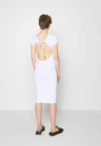 Calvin Klein Jeans OPEN BACK DRESS - Vestido de malha - bright white