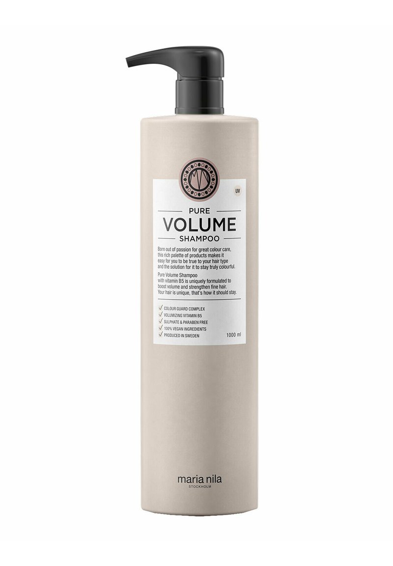 Pure Volume Shampoo in een hoge, beige fles met een zwarte pomp. Witte label toont productdetails en een logo. 1000 ml capaciteit.