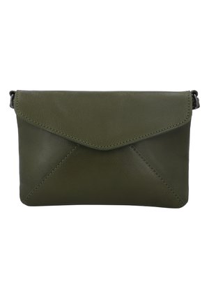 Olivgrüne Leder-Envelope-Clutch mit Umschlagklappe und sichtbaren Steppnähten vorne.