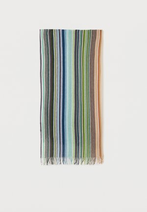 Pitkä neulottu huivi, jossa on kapeita pystysuoria raitoja sinisen, vihreän, ruskean, mustan ja oranssin sävyissä sekä hapsutetut reunat.