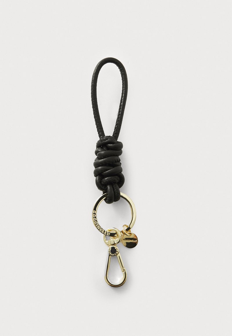 Portachiavi in pelle nera con design ad anello e accessori in oro, dotato di un anello portachiavi, un gancio e un ciondolo circolare con incisione.