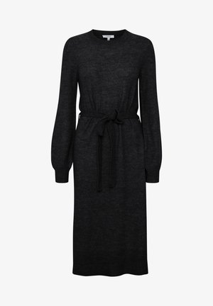 Melna auduma kleita ar apaļu kakla izgriezumu, garām balona piedurknēm, jostu viduklī un ribu detaļām apakšmalā. Maiga tekstūra.