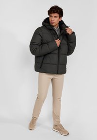 RESPECT QUILTED WITH ZIP POCKETS - Hættetrøje - khaki