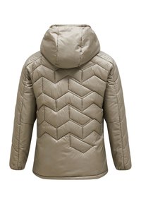 Beige gewatteerde jas met een chevron-quiltpatroon, een capuchon en lange mouwen. Gladde textuur en een licht glanzende afwerking.