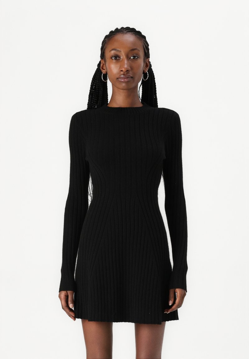 Hollister Co. - Ribbed Skater Mini Sweater Dress - Svetríkové šaty - black, Zväčšiť