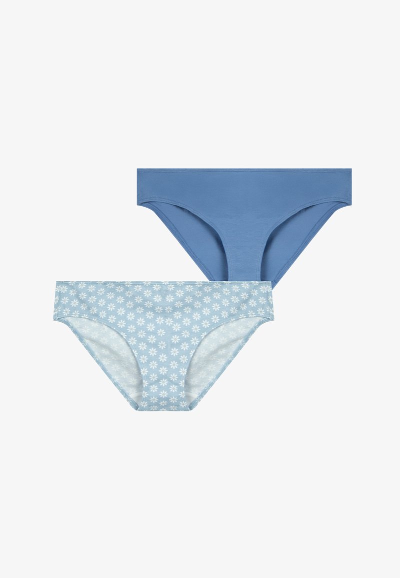 Deux culottes de bikini pour femmes, l'une unie bleue et l'autre bleu clair avec un motif de marguerites blanches, présentées sur un fond blanc.