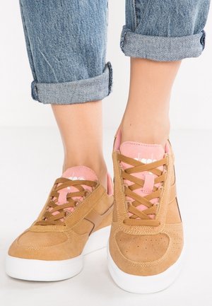 Baskets basses - light brown